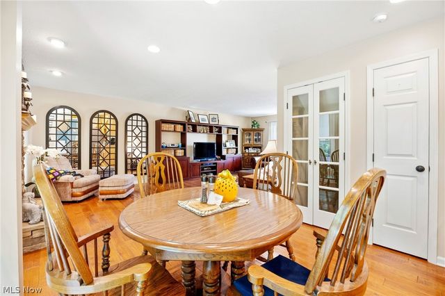 8524 Wayside Drive, Olmsted Twp, OH 44138