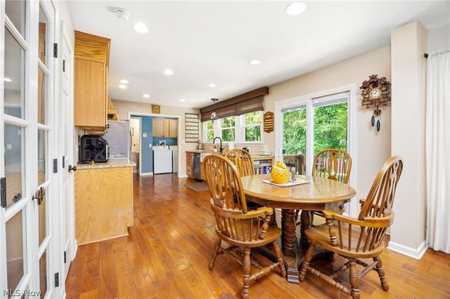 8524 Wayside Drive, Olmsted Twp, OH 44138
