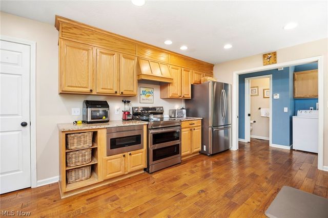 8524 Wayside Drive, Olmsted Twp, OH 44138