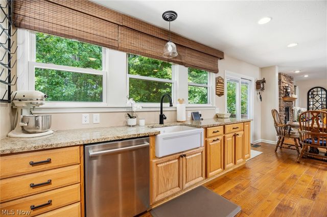 8524 Wayside Drive, Olmsted Twp, OH 44138