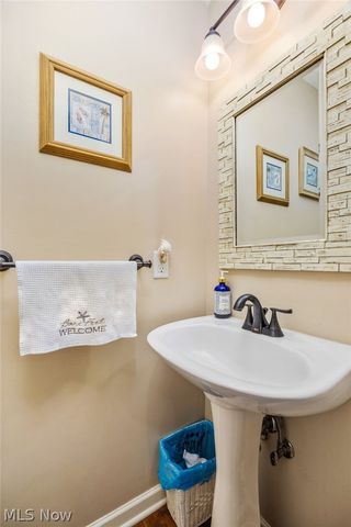 8524 Wayside Drive, Olmsted Twp, OH 44138