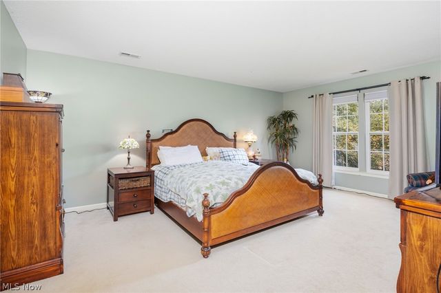 8524 Wayside Drive, Olmsted Twp, OH 44138