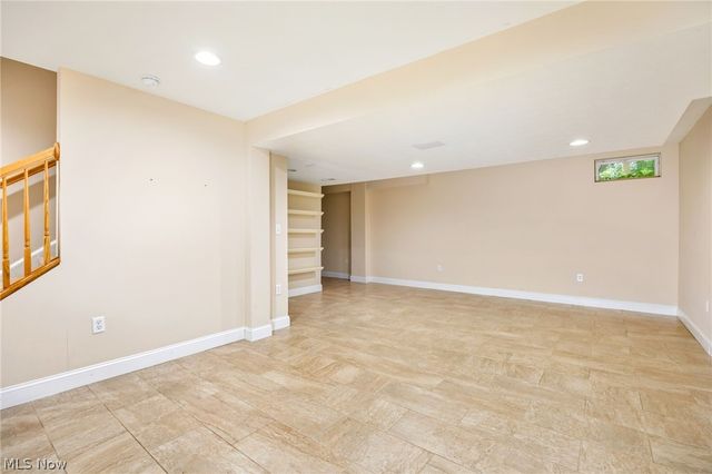 8524 Wayside Drive, Olmsted Twp, OH 44138