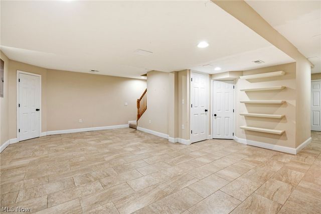 8524 Wayside Drive, Olmsted Twp, OH 44138
