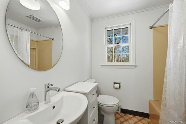 275 Pinewood Road, Cutchogue, NY 11935