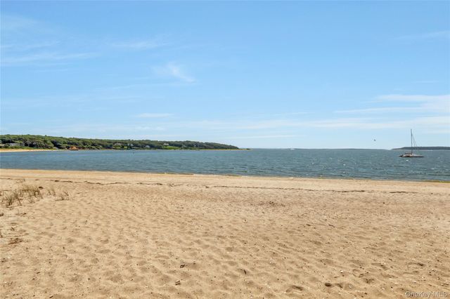 275 Pinewood Road, Cutchogue, NY 11935