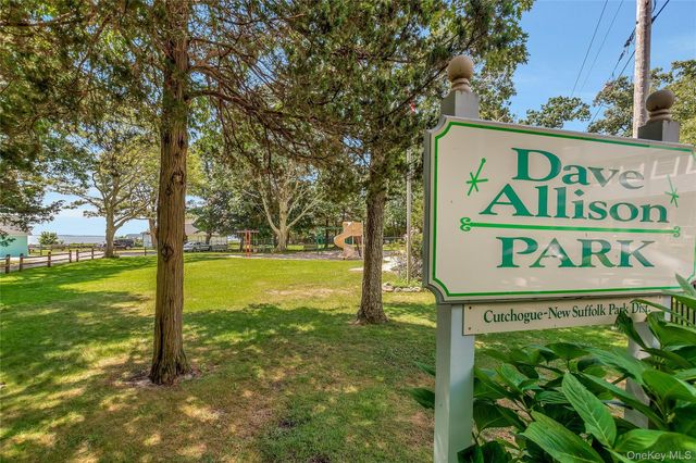 275 Pinewood Road, Cutchogue, NY 11935