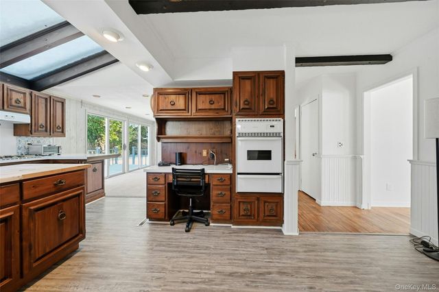 275 Pinewood Road, Cutchogue, NY 11935