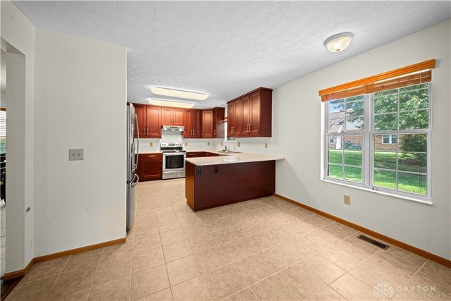 1780 Tearose Circle, Fairborn, OH 45324