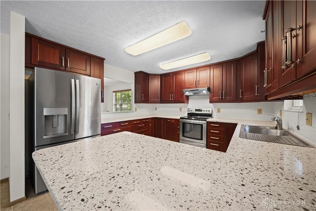 1780 Tearose Circle, Fairborn, OH 45324