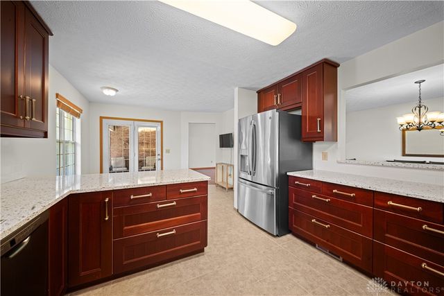 1780 Tearose Circle, Fairborn, OH 45324