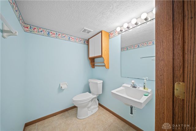 1780 Tearose Circle, Fairborn, OH 45324