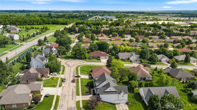 1780 Tearose Circle, Fairborn, OH 45324