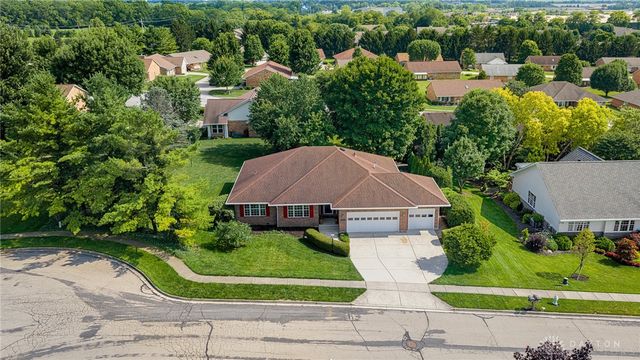 1780 Tearose Circle, Fairborn, OH 45324