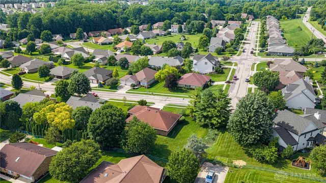 1780 Tearose Circle, Fairborn, OH 45324