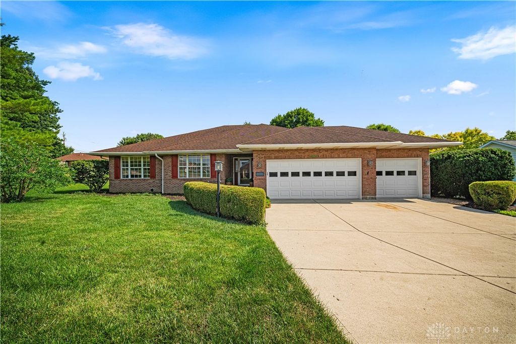 1780 Tearose Circle, Fairborn, OH 45324