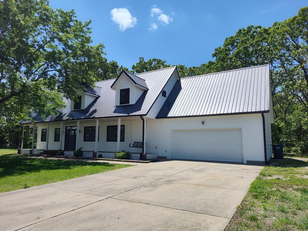 4181 South 105th Road, Bolivar, MO 65613