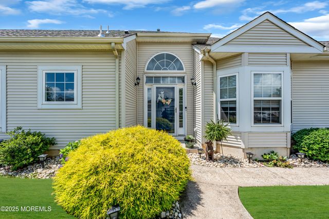 16 Vecchio Road, Manchester, NJ 08759