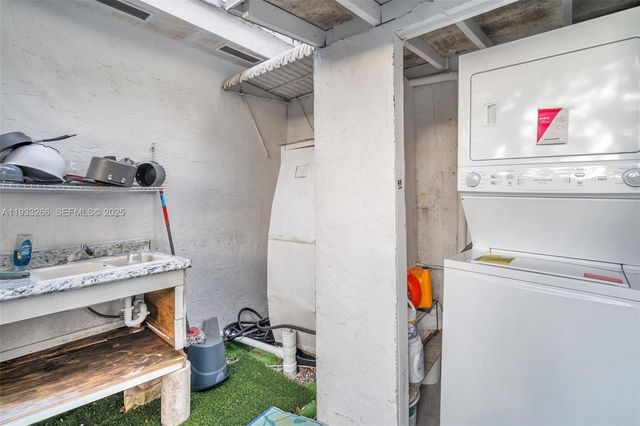 14140 NE 10th Ave, North Miami, FL 33161