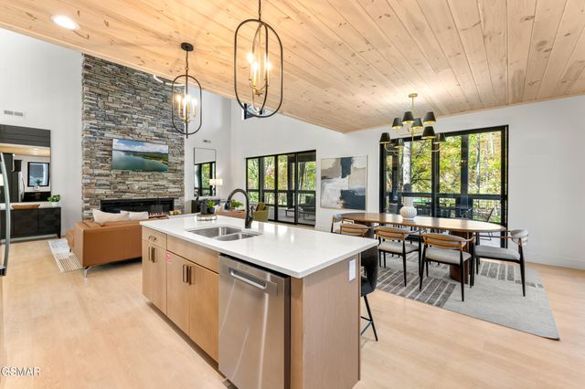 4143 Fontaine Way, Gatlinburg, TN 37738