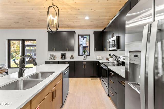 4143 Fontaine Way, Gatlinburg, TN 37738