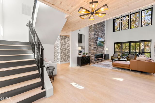 4143 Fontaine Way, Gatlinburg, TN 37738