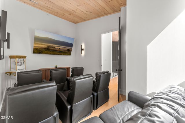 4143 Fontaine Way, Gatlinburg, TN 37738