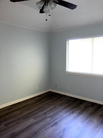 193 Oak River Drive, Cedar Creek, TX 78612