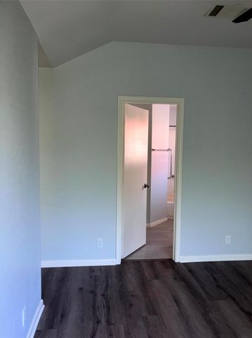 193 Oak River Drive, Cedar Creek, TX 78612