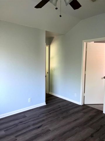 193 Oak River Drive, Cedar Creek, TX 78612