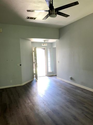 193 Oak River Drive, Cedar Creek, TX 78612