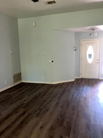 193 Oak River Drive, Cedar Creek, TX 78612