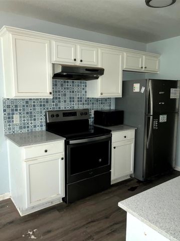 193 Oak River Drive, Cedar Creek, TX 78612