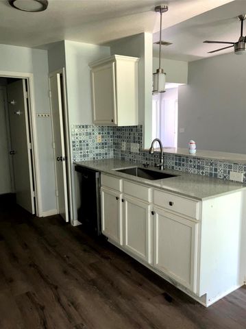 193 Oak River Drive, Cedar Creek, TX 78612