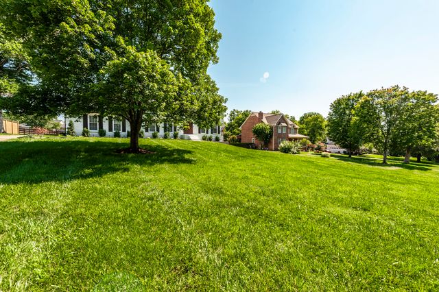 676 Northridge Dr, Gallatin, TN 37066