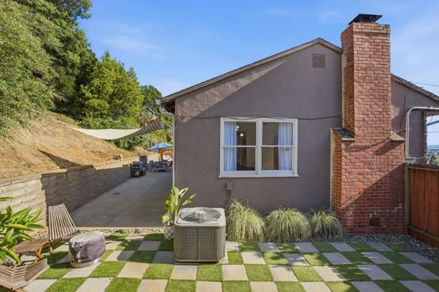 8622 Thermal Street, Oakland, CA 94605