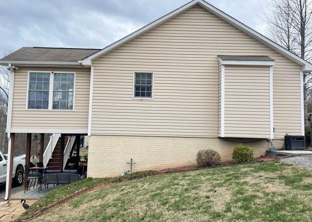 1236 Carroll RD, Goodview, VA 24095