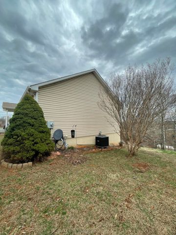 1236 Carroll RD, Goodview, VA 24095