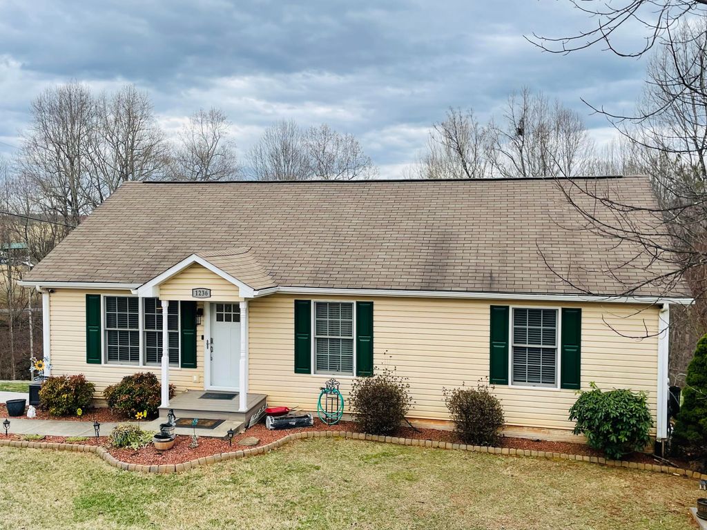 1236 Carroll RD, Goodview, VA 24095