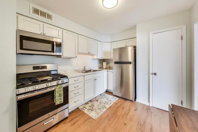 6325 N Sheridan Road 608, Chicago, IL 60660