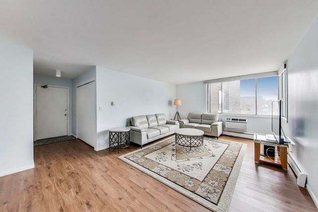 6325 N Sheridan Road 608, Chicago, IL 60660