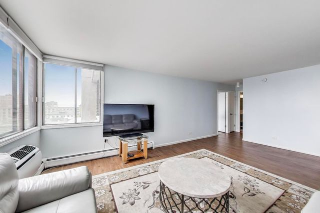 6325 N Sheridan Road 608, Chicago, IL 60660