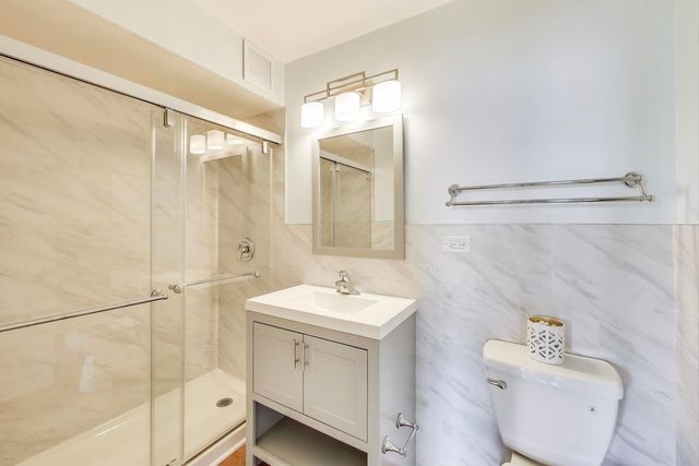 6325 N Sheridan Road 608, Chicago, IL 60660