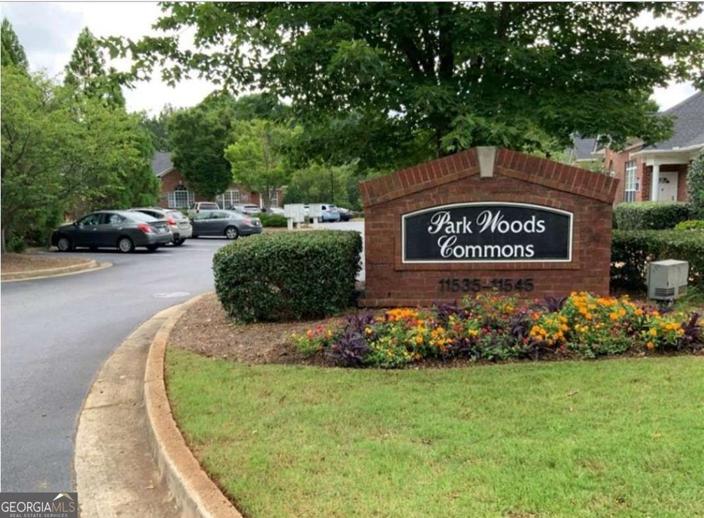 11535 Park Woods Circle E, Alpharetta, GA 30005 — photo 2