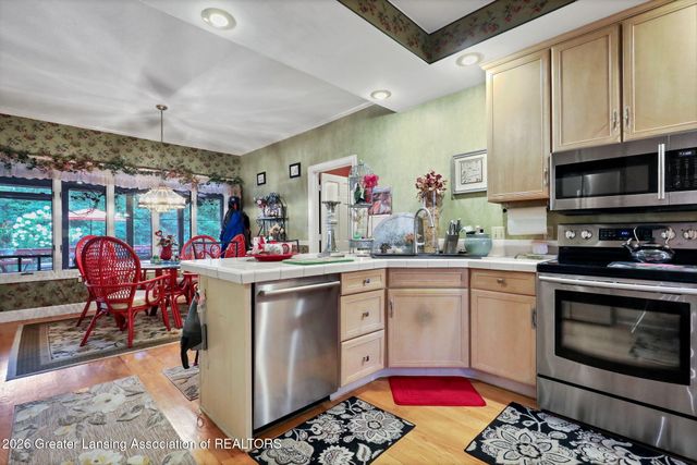2831 River Pointe Drive, Holt, MI 48842