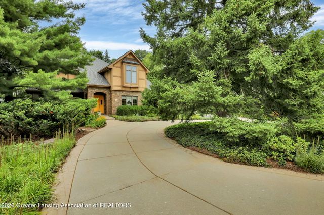 2831 River Pointe Drive, Holt, MI 48842