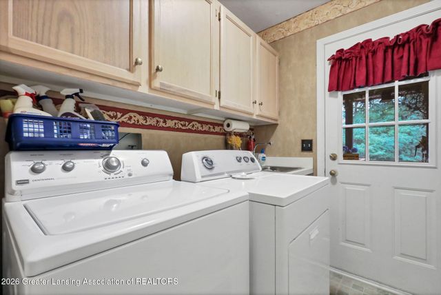 2831 River Pointe Drive, Holt, MI 48842