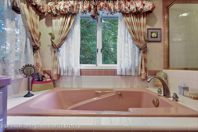 2831 River Pointe Drive, Holt, MI 48842