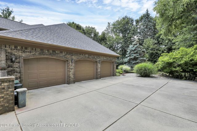 2831 River Pointe Drive, Holt, MI 48842