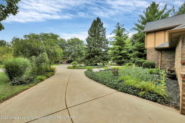 2831 River Pointe Drive, Holt, MI 48842
